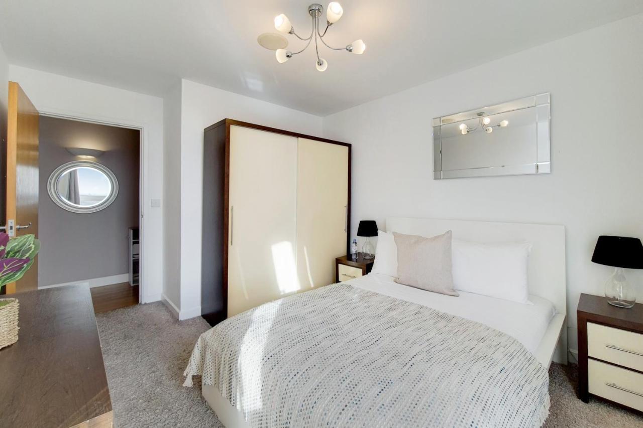 Deluxe Three Bedroom Apartment By London Excel Stays Eksteriør bilde
