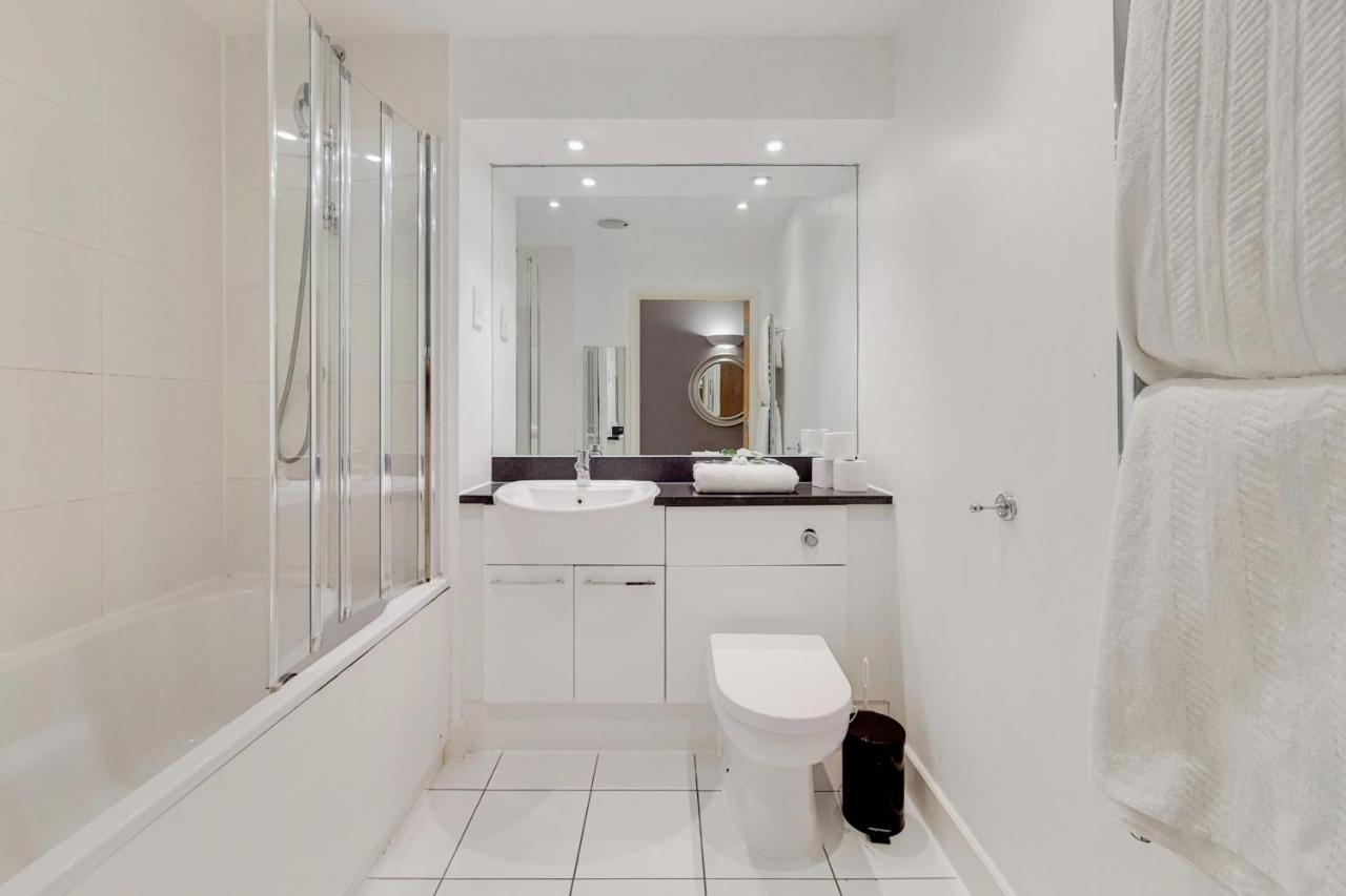 Deluxe Three Bedroom Apartment By London Excel Stays Eksteriør bilde