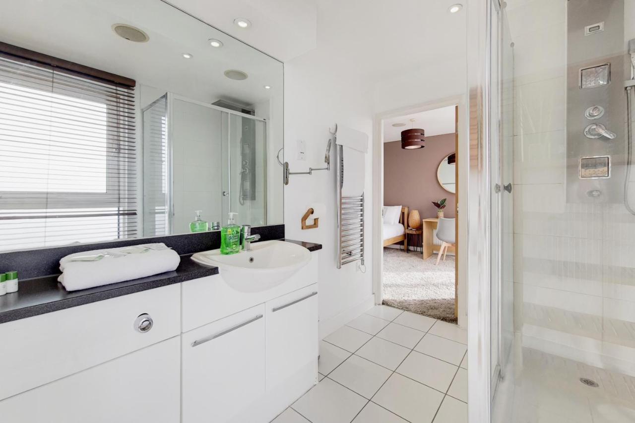 Deluxe Three Bedroom Apartment By London Excel Stays Eksteriør bilde