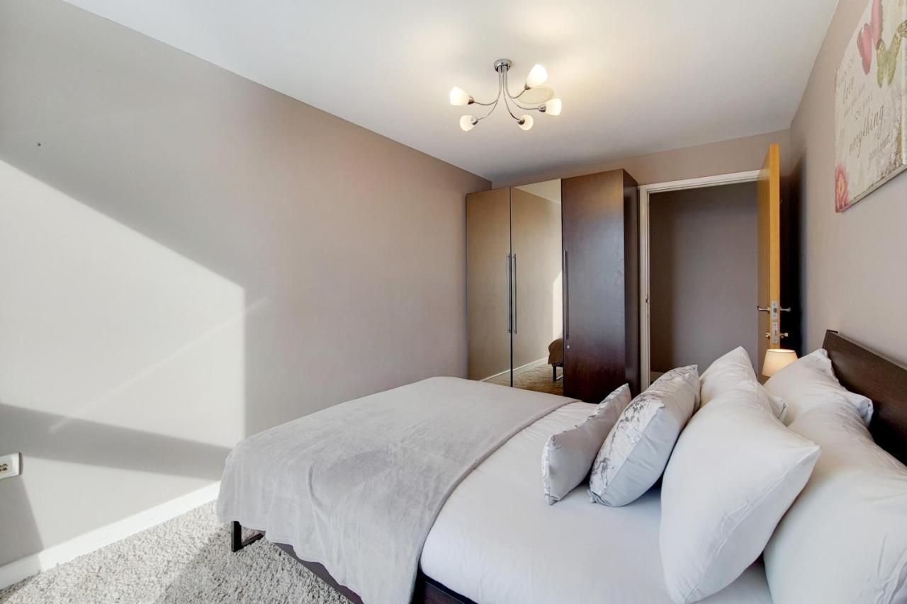 Deluxe Three Bedroom Apartment By London Excel Stays Eksteriør bilde