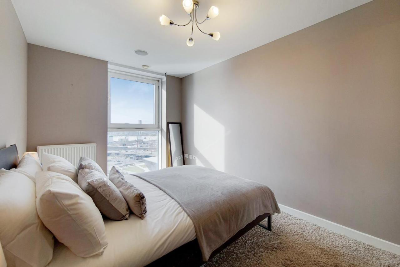 Deluxe Three Bedroom Apartment By London Excel Stays Eksteriør bilde