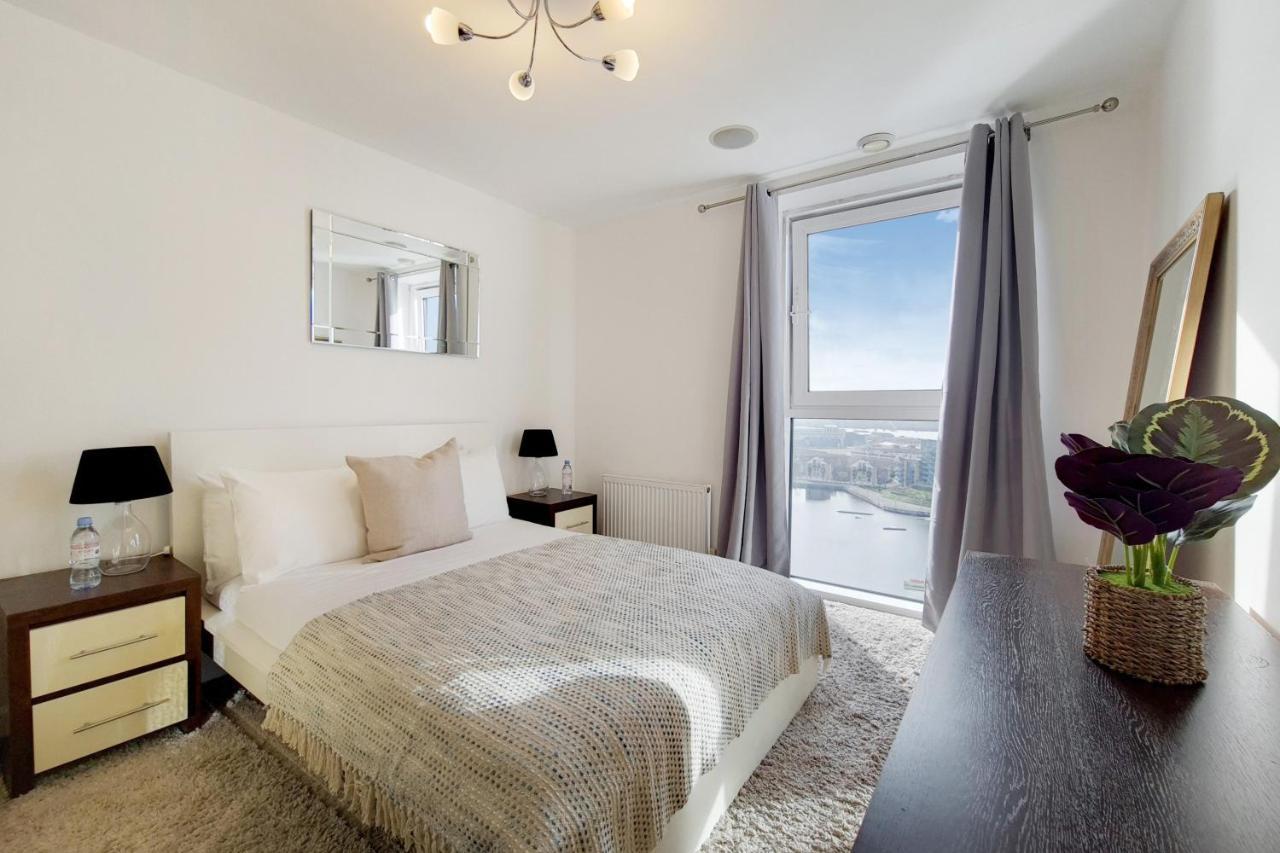 Deluxe Three Bedroom Apartment By London Excel Stays Eksteriør bilde